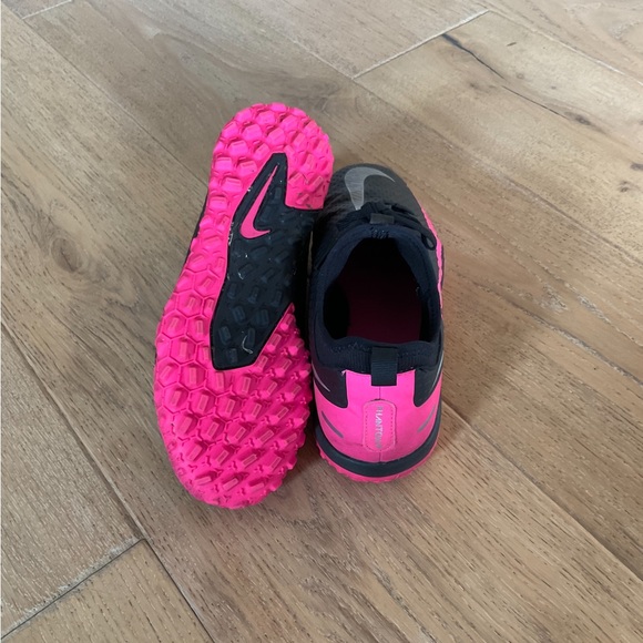 Nike youth Phantom turf cleats ⚽️ - Picture 3 of 5
